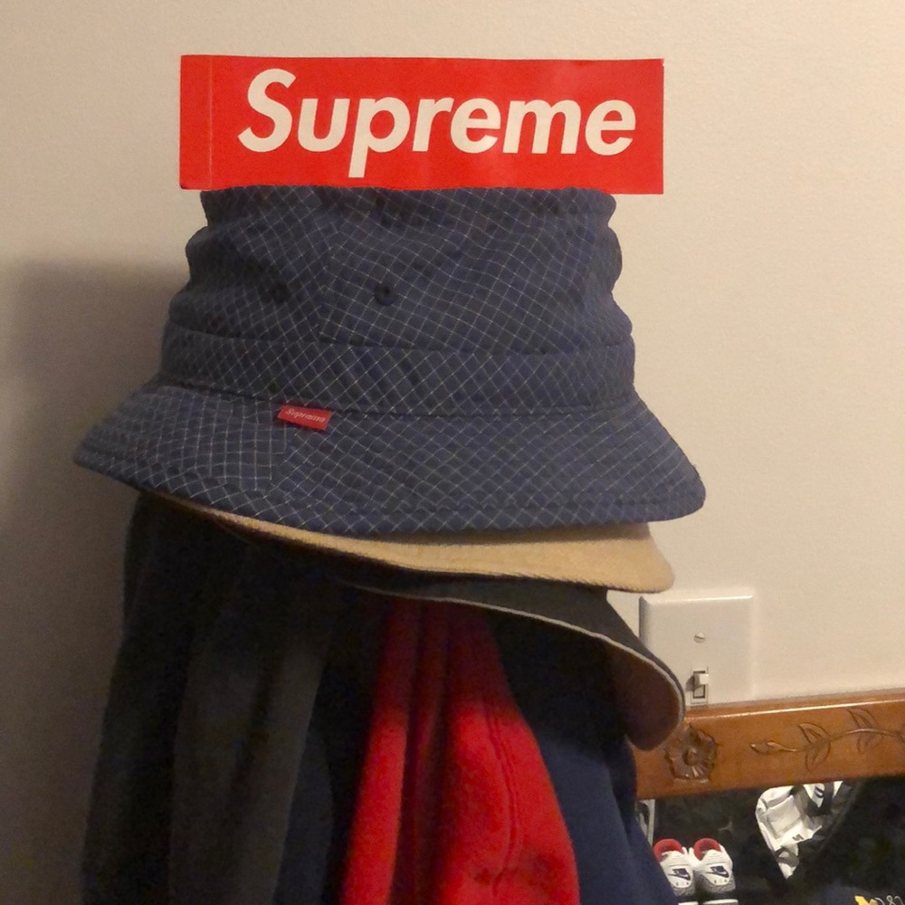 BNWOT Supreme Bucket hat